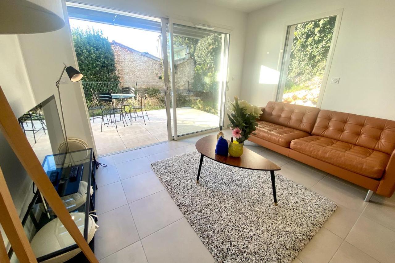 Apartmán Roche Blanche - Terrasse Et Parking Nîmes Exteriér fotografie